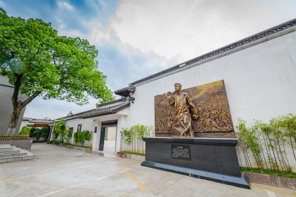 緬懷革命先烈 汲取奮進(jìn)力量 | 精華股份黨支部開(kāi)展主題黨日活動(dòng)(圖2)