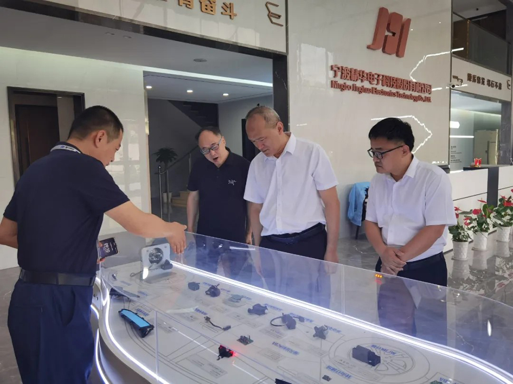 盤(pán)錦市副市長(cháng)胡振乾一行蒞臨我司考察調研(圖1) 盤(pán)錦市副市長(cháng)胡振乾一行蒞臨我司考察調研(圖1)