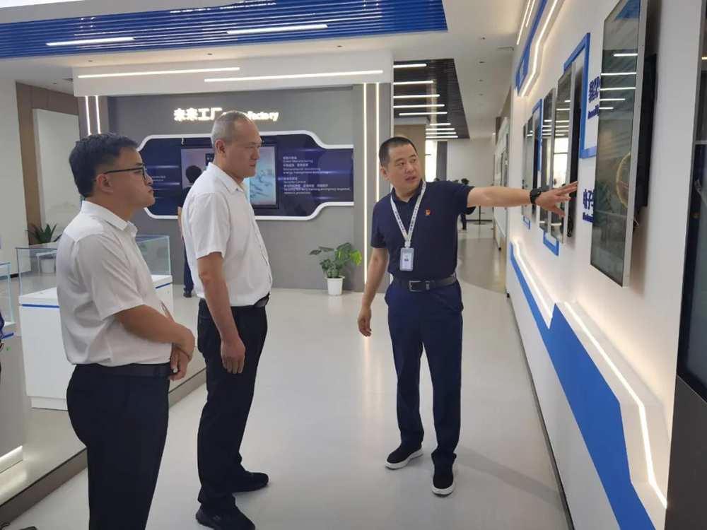 盤(pán)錦市副市長(cháng)胡振乾一行蒞臨我司考察調研(圖2) 盤(pán)錦市副市長(cháng)胡振乾一行蒞臨我司考察調研(圖2)