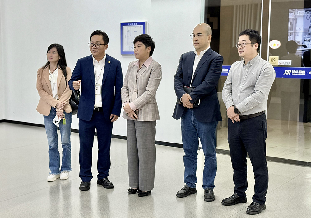 寧波市委統戰部副部長(cháng)、市工商聯(lián)黨組書(shū)記王建云一行蒞臨我司走訪(fǎng)調研(圖1)