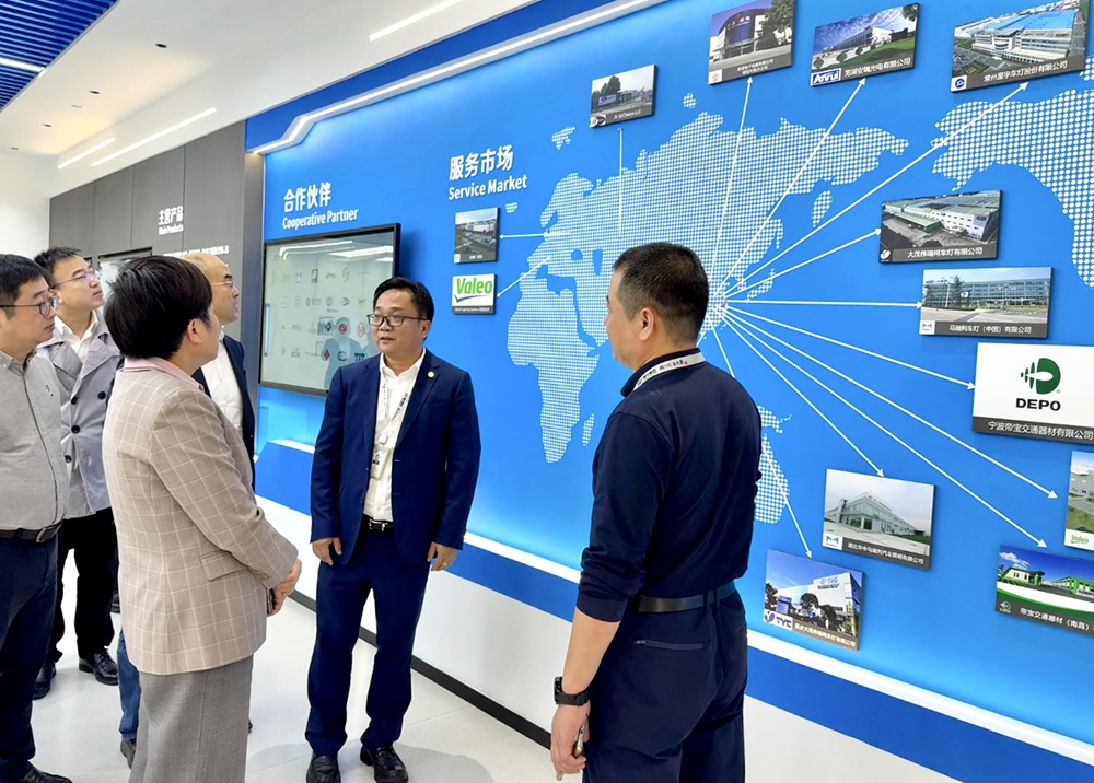 寧波市委統戰部副部長(cháng)、市工商聯(lián)黨組書(shū)記王建云一行蒞臨我司走訪(fǎng)調研(圖3)