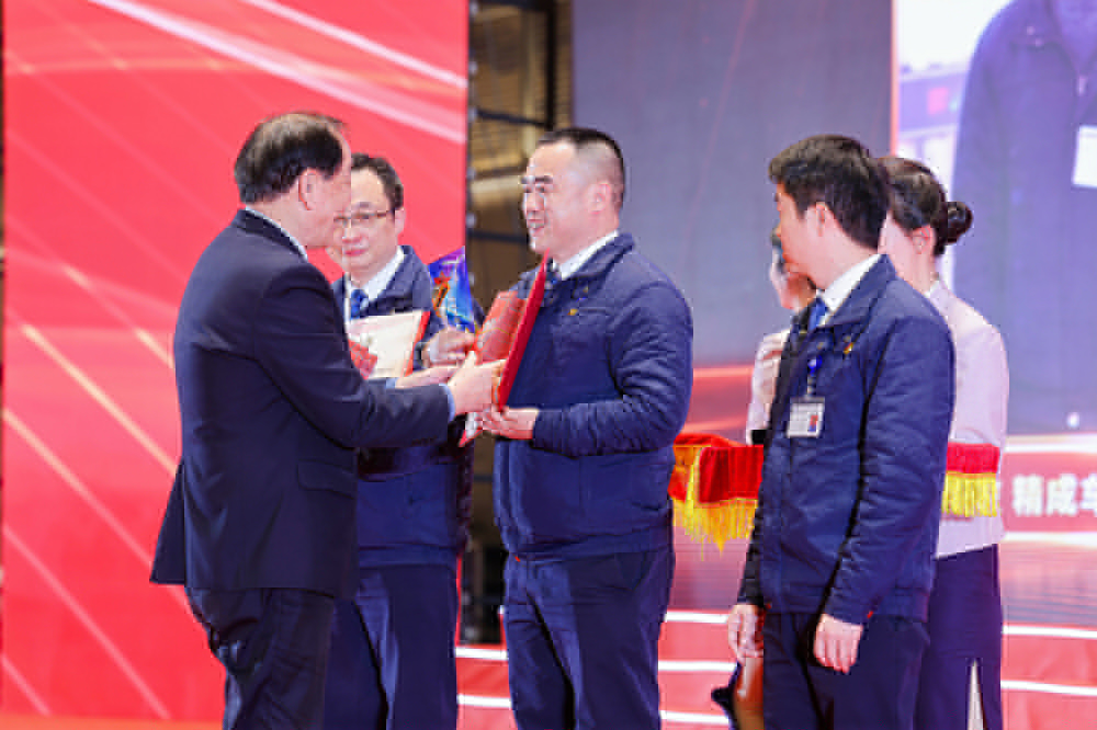 雙精聚智，新程閃耀——精成車(chē)業(yè)與精華股份尾牙盛宴圓滿(mǎn)落幕(圖5)
