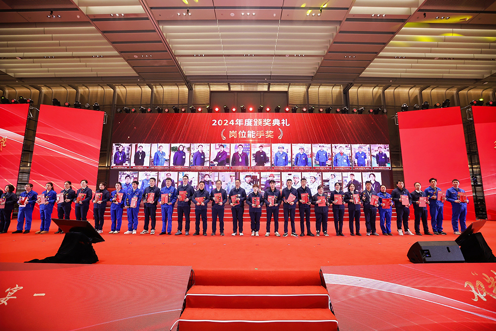 雙精聚智，新程閃耀——精成車(chē)業(yè)與精華股份尾牙盛宴圓滿(mǎn)落幕(圖9)