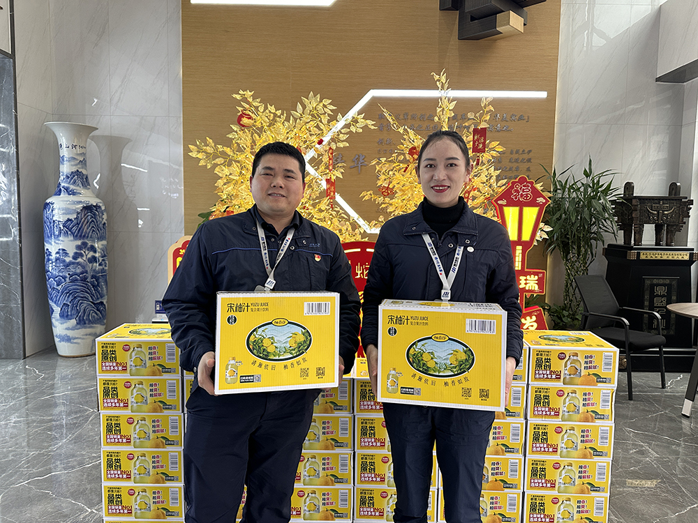 品八方風(fēng)味，享元宵喜樂(lè ) | 公司成功舉辦特產(chǎn)分享及元宵節活動(dòng) 品八方風(fēng)味，享元宵喜樂(lè )。2月12日，傳統元宵佳節，公司在食堂精心組織了“吃湯圓、賞花燈、品特產(chǎn)、投球贏(yíng)獎品”等一系列元宵活動(dòng)，節日氛圍濃厚(圖7)