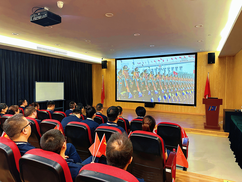 觀(guān)閱兵盛典 聚愛(ài)國情懷(圖5)