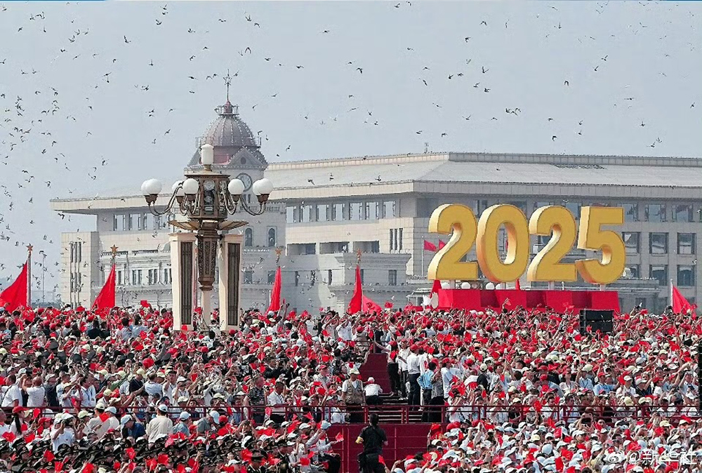 觀(guān)閱兵盛典 聚愛(ài)國情懷(圖8)